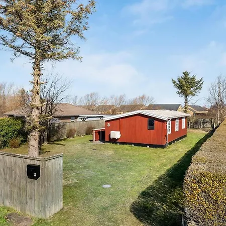 3 Bedroom Beautiful In Feriehus *