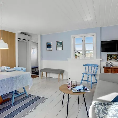 3 Bedroom Beautiful In Feriehus